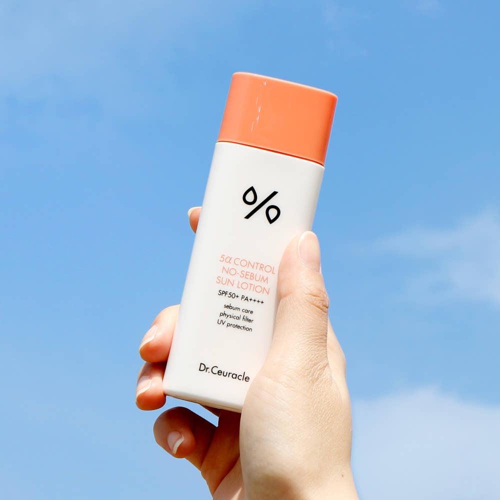 Dr.Ceuracle 5 Alpha Control No Sebum Sun Lotion SPF50+ PA++++ Sebum Control Tone Up 50ml