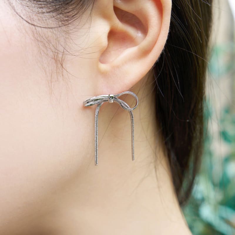 FANTASTIC PLANET ribbon snake chain earrings