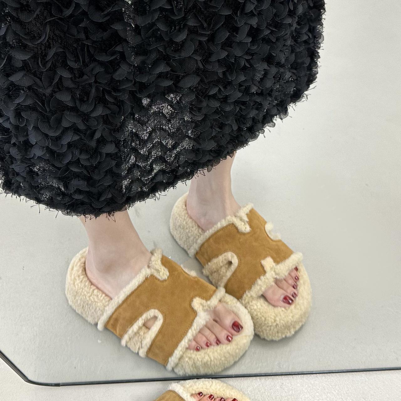 

Thick bottom heightening fluffy slippers women s outer wear 2025 autumn and winter new fashion sense non-slip velvet Birkencotton mop 35 жёлтый