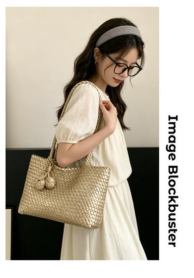 Hand-Woven Large Capacity Women’s Bucket Tote - Spring/Summer 2026 Collection