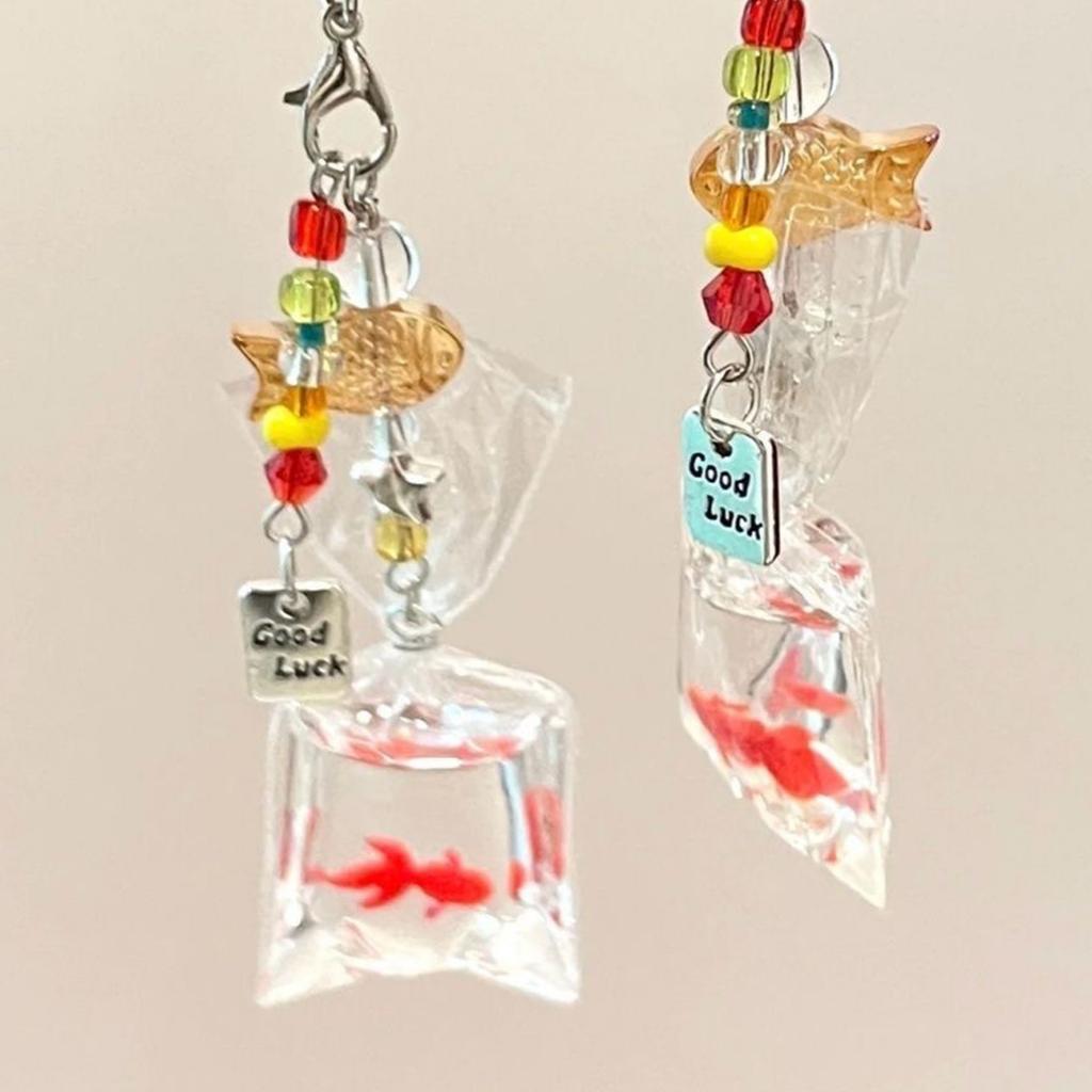 Handmade Resin Alloy Phone Charm Black Goldfish Bag and Bead Pendant Keychain Bag Accessory for Fashion Enthusiasts