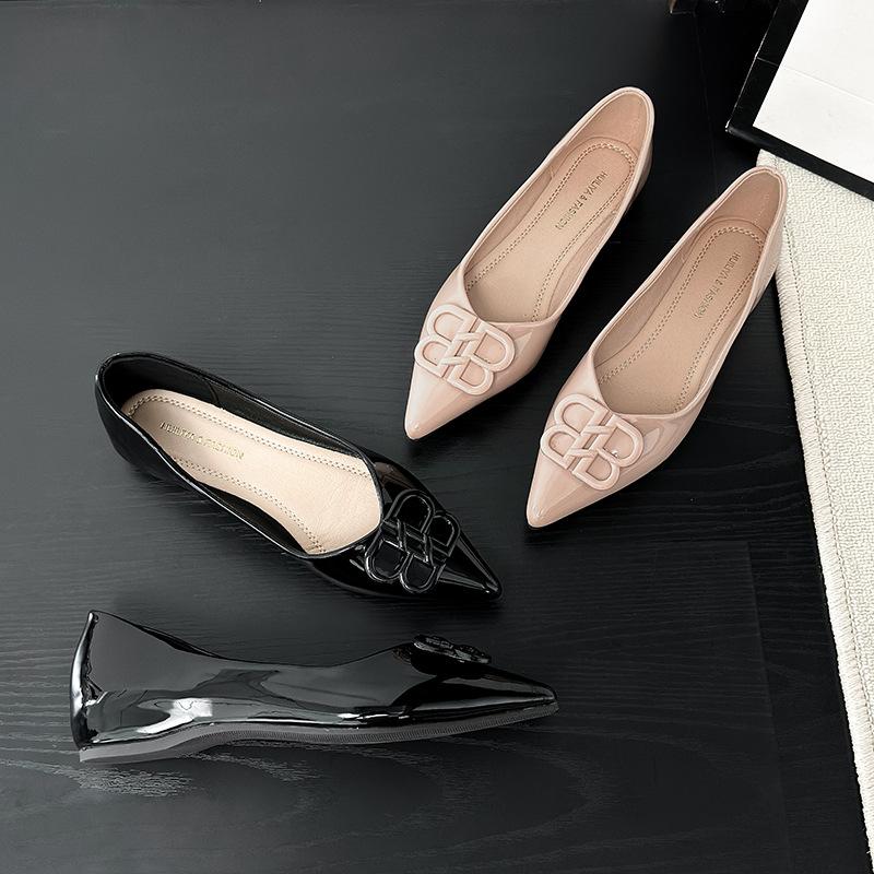 W828-68 Fairy Wind 2025 New Temperament Fashion Flat Shoes Women Internet Celebrity Celebrity Patent Leather Shoes Women
