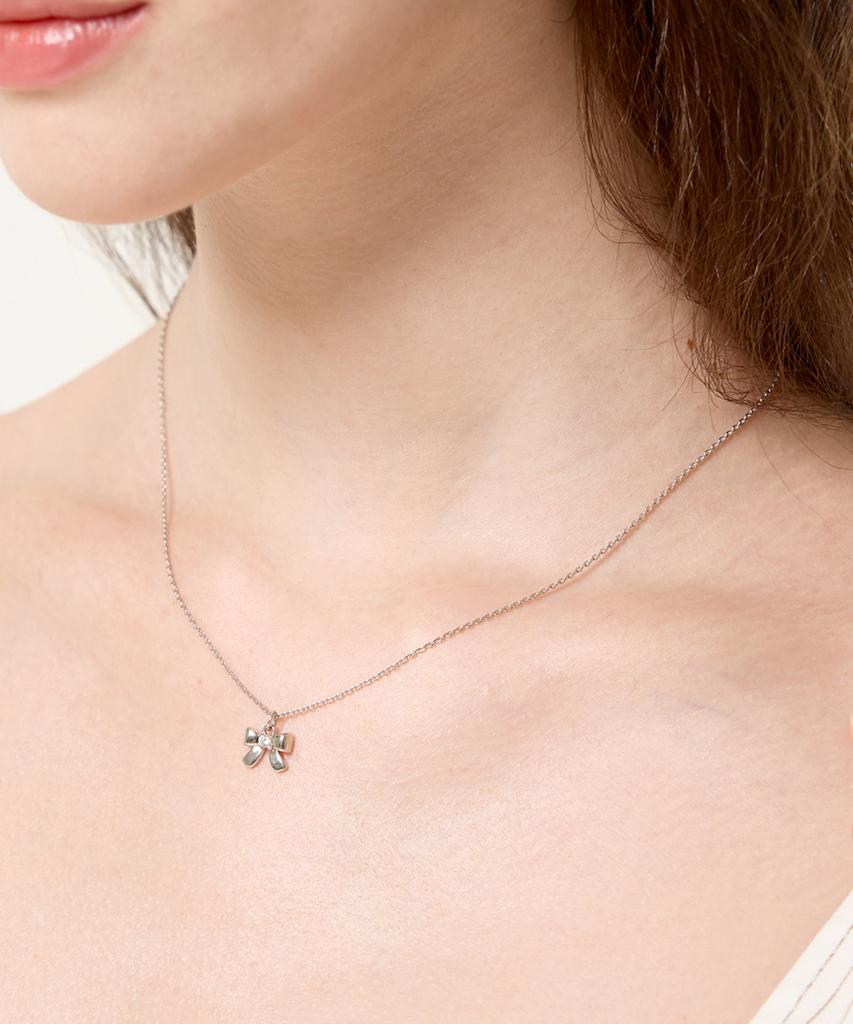 L'Ombrillant Marvel Ribbon Cubic Earrings And Necklace Set