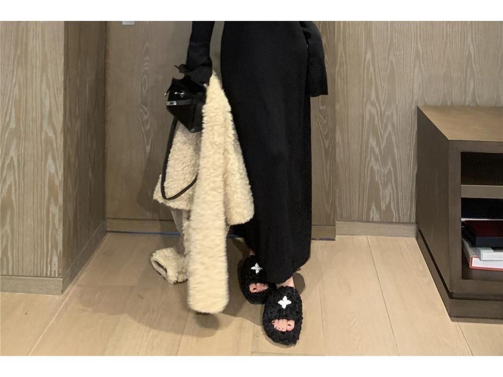 Women's French Style High-Neck Slim-Fit Dress: Mid-Length Hip-Wrap Skirt Design