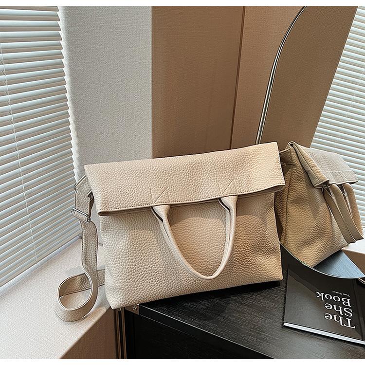 Stylish Large-capacity Tote Bag Women's Simple and Versatile Shoulder Bag Niche High-end Textured Women's Bag