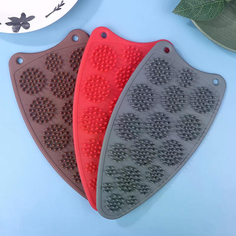 Hot Sale Hot Protection Suspension Design Home Steam Silicone Ironing Cover Rest Pads Iron Pad Ironing Clothes
