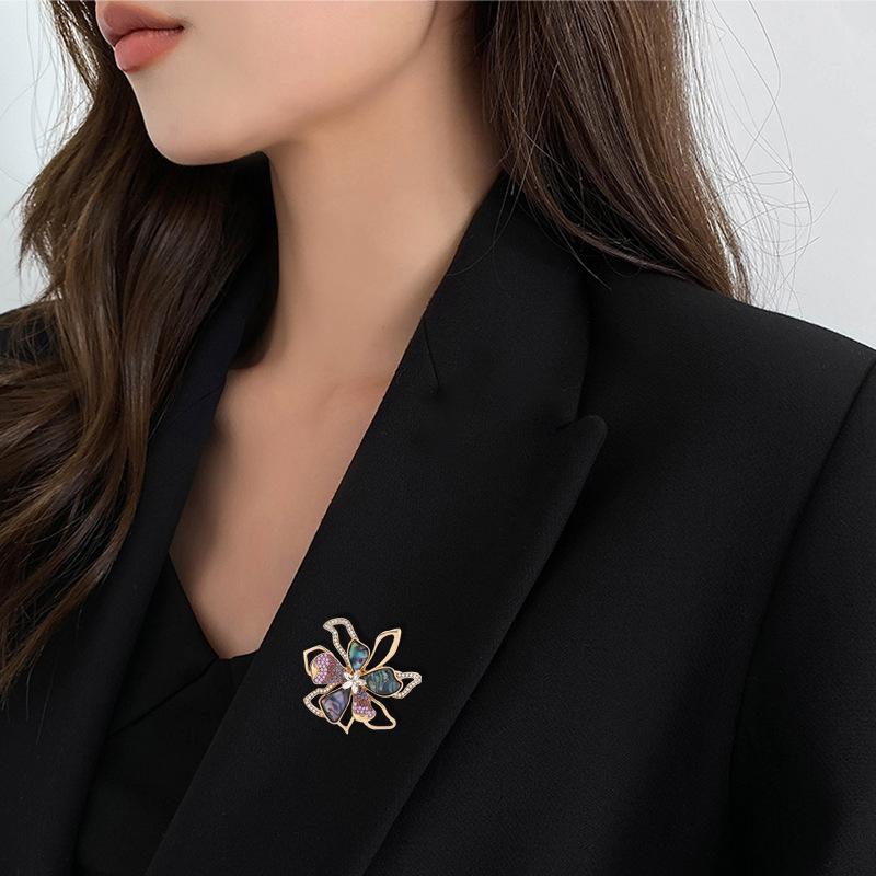 Elegant Rhinestone Bow Brooch with Imitation Abalone Shell for Coats and Sweaters - European and American Fashion Style.