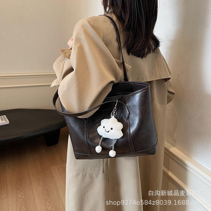 

Retro large bag with zipper women s 2025 new fashionable large-capacity tote bag casual versatile commuter shoulder bag