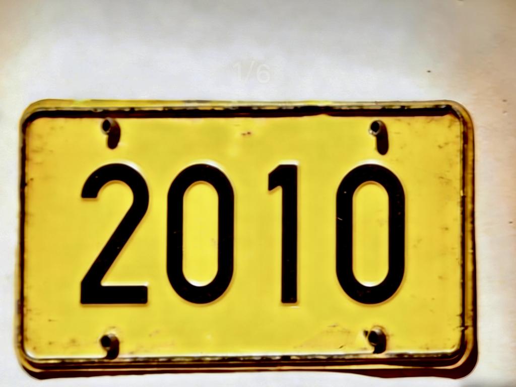 Vintage s Year Number Retro Yellow License Plate Pattern Aluminum Metal Painting High Definition Clear Print Bend Resistant