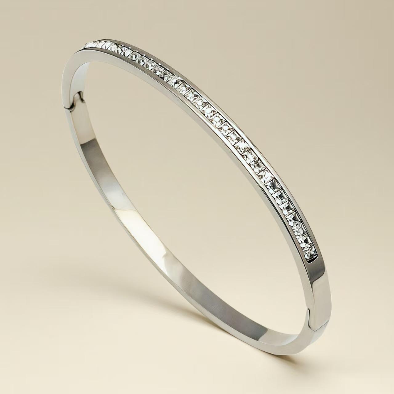 European and American Niche Women s High-end Fashion Bracelets One Size(16-22CM)