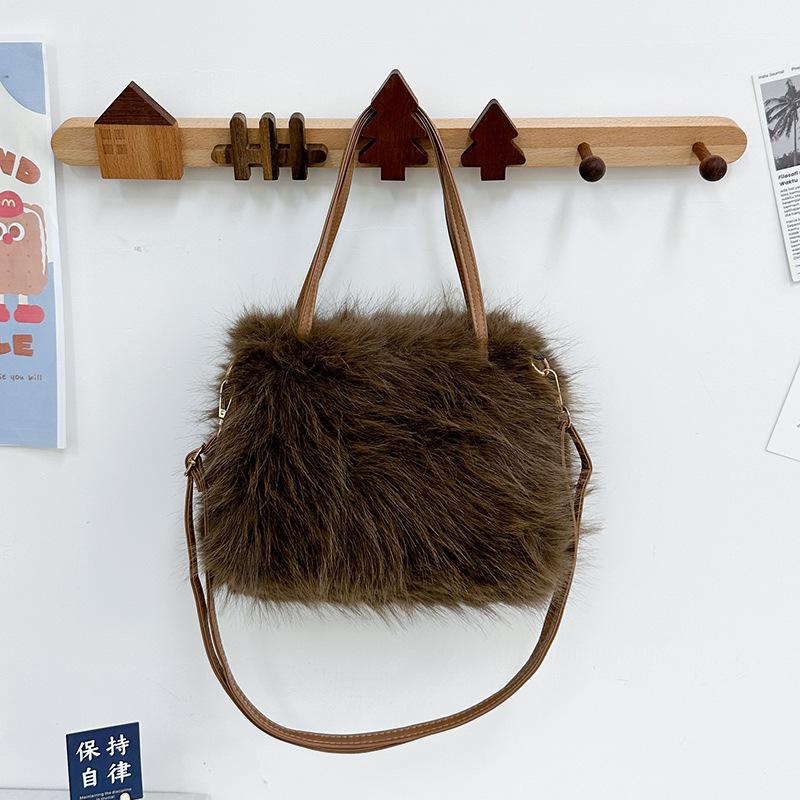 Plush Big Bag Women's New Fashion Versatile Handbag Temperament Plush Bag Versatile Fluffy Messenger Bag