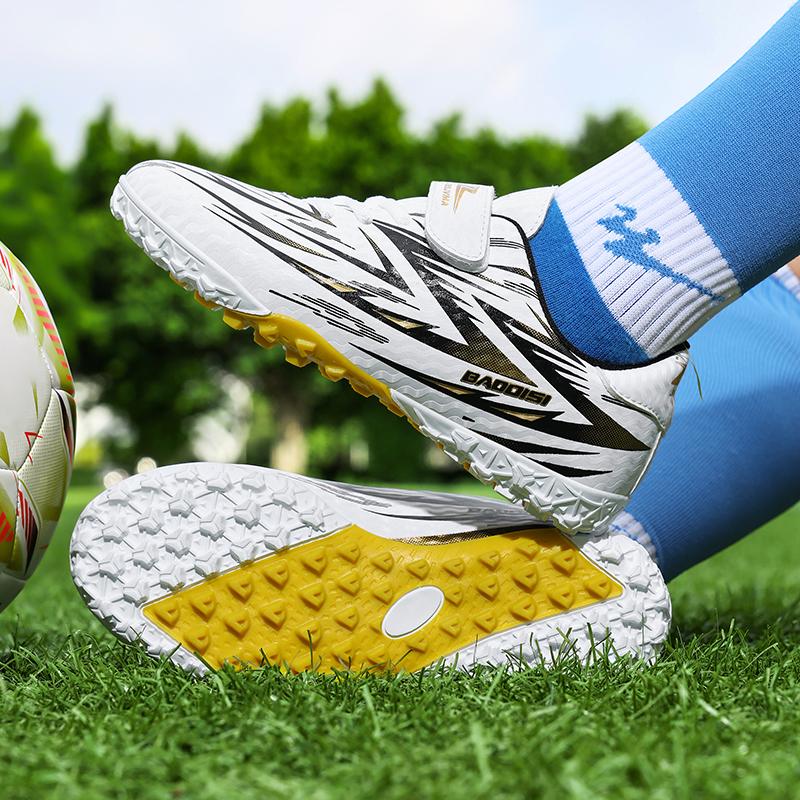 Gutter/Barn Gummi Sklisikre Korte Pigger Borrelås Snøring Kunstgress Fotballsko for Gutter