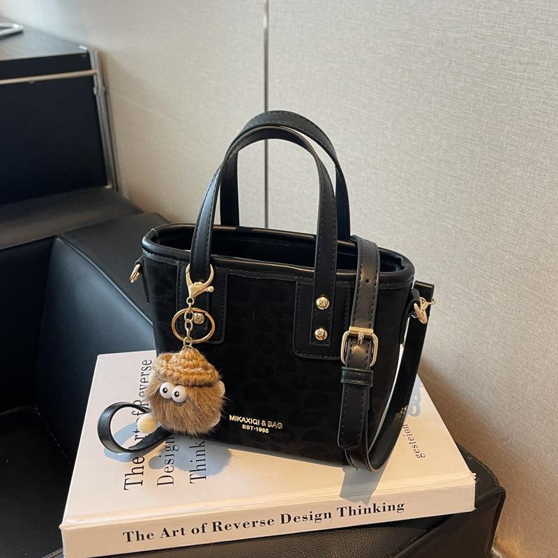 Hand Carry Simple and Versatile Bucket Bag Women's New Trend Fashion Niche Design Crossbody Small Square Bag