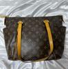[Pre-Owned] Classic Monogram Canvas And Leather Trimmed Detail Tote Shoulder Bag - Very Good #7NQ3PH