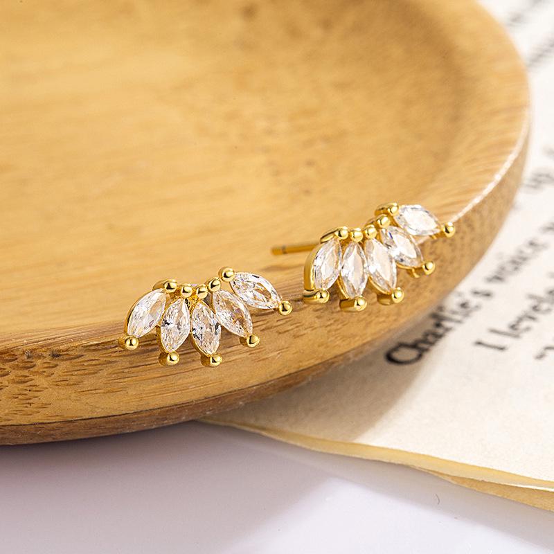 18K Gold-Plated Diamond-Studded Earrings: Elegant, Trendy, and Luxurious European and American Style.