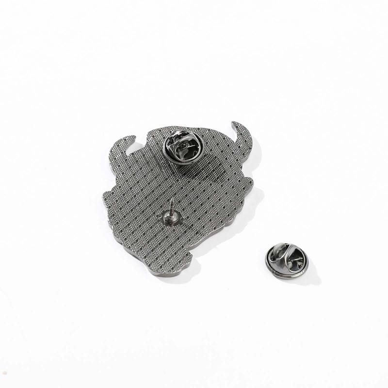 Creative Japanese Prajna Mask Brooch Pin Horror Ghost Metal Clothing Badges Pin Decoration Gifts for Female Male