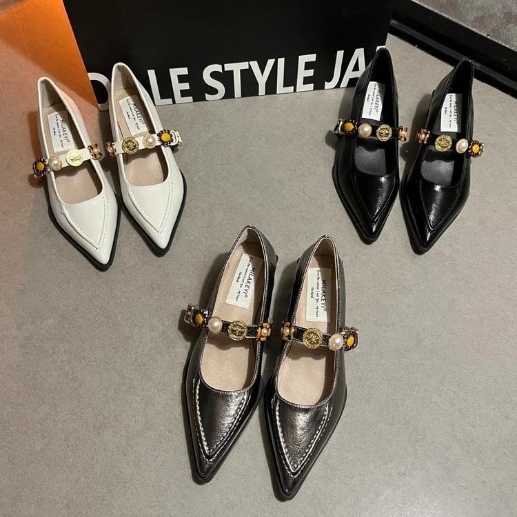 Fashion Pointed Toe Women Shoes Buckle Strap Solid Color Retro Designer Brand Low Heel Shallow Female Shoes Leather Concise Casual Shoes