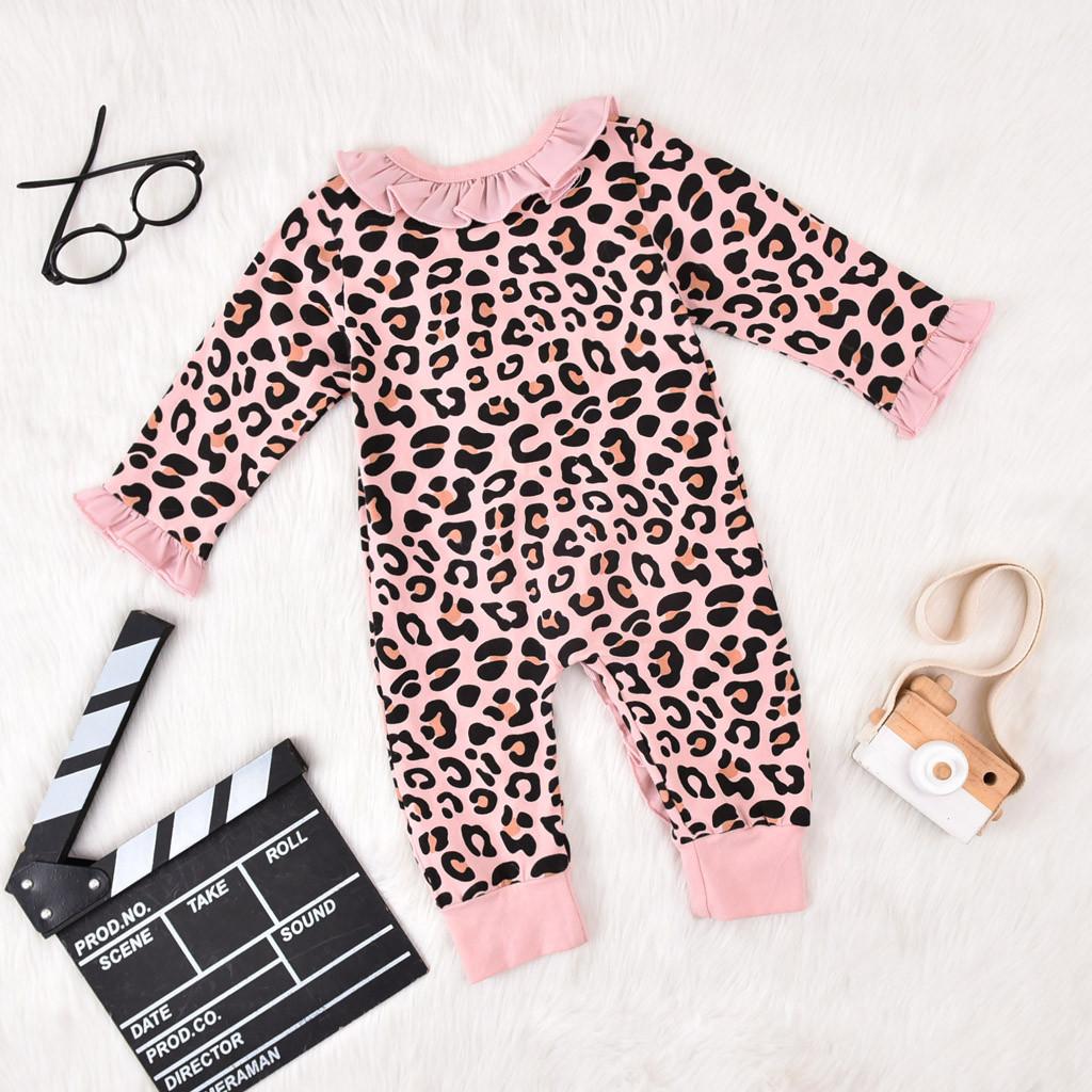 Salopetă cu mânecă evazată pentru bebeluși nou-născut cu imprimeu leopard + bentițe