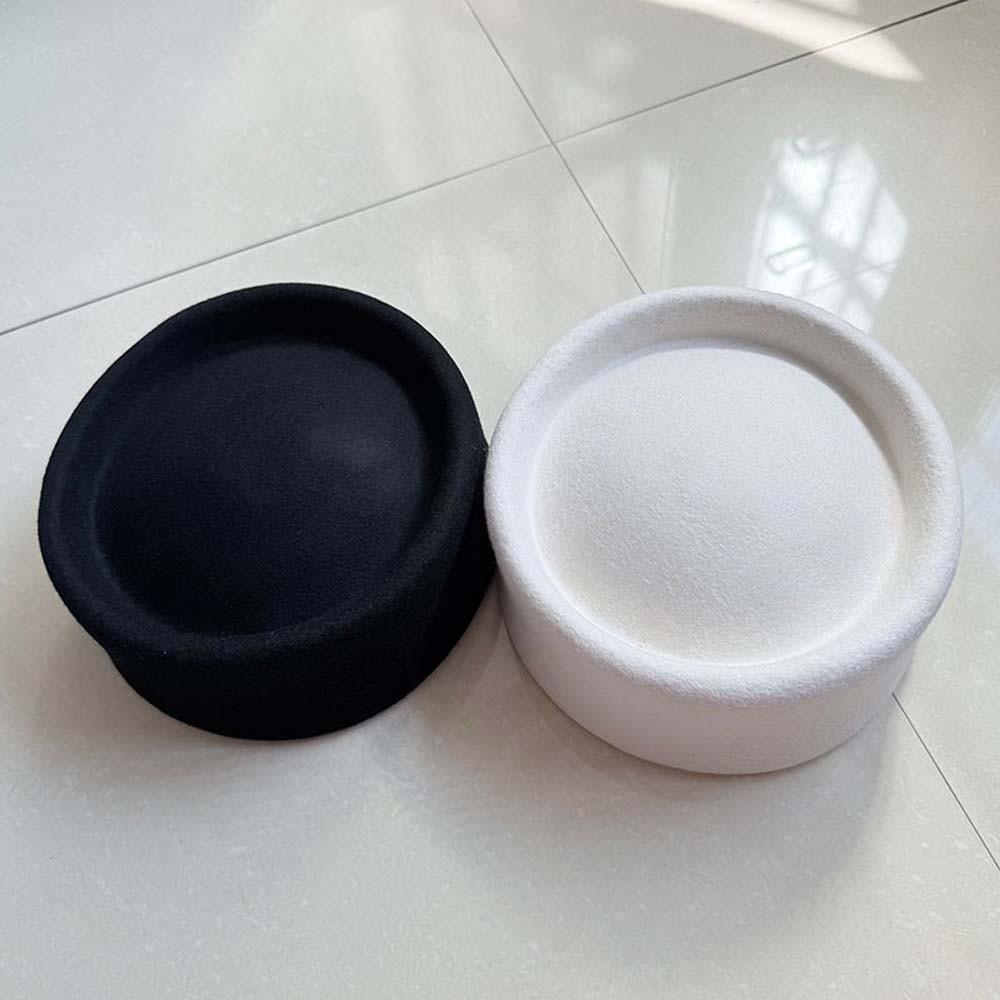 Flygvärdinnehattar i fransk stil Vintage-look Formell hatt Pillerburkshatt Modevisning