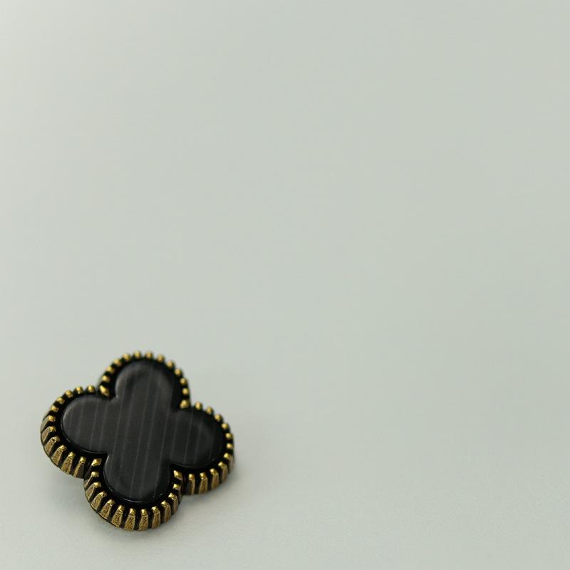 

10pcs Xiaoxiang Cold Wind Imitation Shellfish Four-Leaf Clover Metal Button Sweater Jacket Double-Sided Wool Tweed Women S Decorative Buttons Four Leaf Clover & Imitation Shell & 34L = 21.0 MM