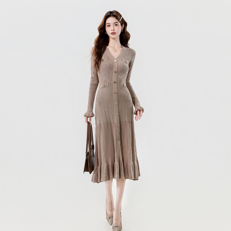 

Chic French-Style Knit Dress for Layering: Slim-Fit, Flattering Fishtail Long Dress for Women - Perfect for Autumn and Winter Small легкие хаки