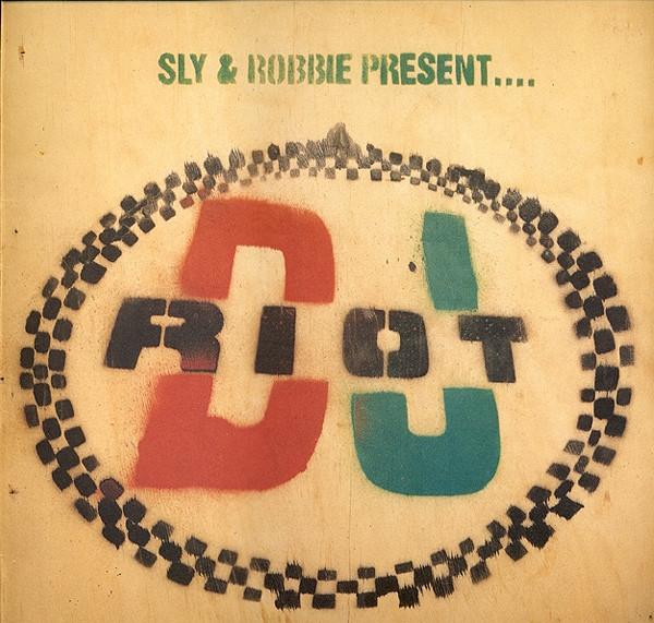 

LP Пластинка SLY & ROBBIE - DJ Riot MLPS1051 Mango 1990 Германия Регги, Ска и Даб Б/У