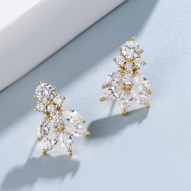 Temperament Elegant Copper Inlaid Zircon Women's Stud Earrings High Sense Bridal Earrings Wedding Photography Steel Needle Earrings Hot