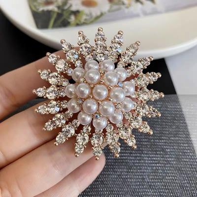 Crystal Pearl Brooch Light Luxury Elegant Corsage Women'S Anti-Light Buckle Clothing Accessories Pin