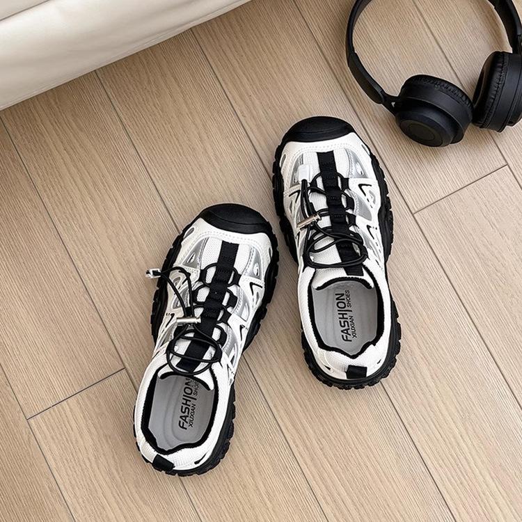 Hässlich süß ausgehöhlte Tasche Kopf Römische Sandalen neue Frühjahrs- und Sommer-Sport atmungsaktive dicke Sohle Bergsteigen Papa Schuhe