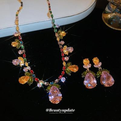Ensemble Collier Pendentif Larme Zircon et Boucles d'Oreilles: Bijoux de Luxe Élégants