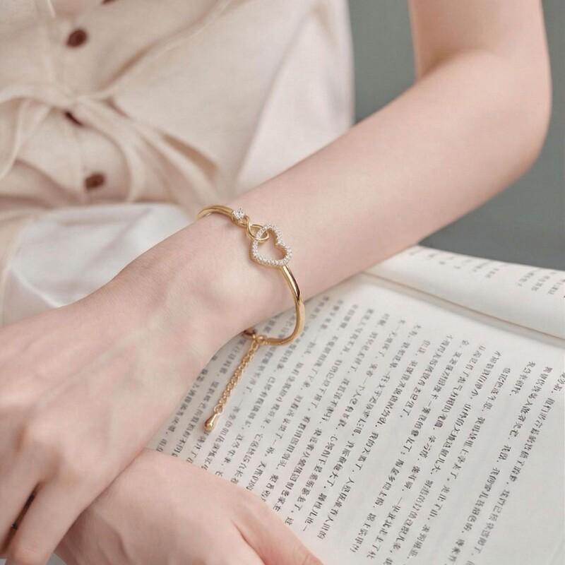 Elegant Hollow Heart Link Bracelet Women Gold Or Plated Copper Lightweight Luxury Jewelry Design 2026