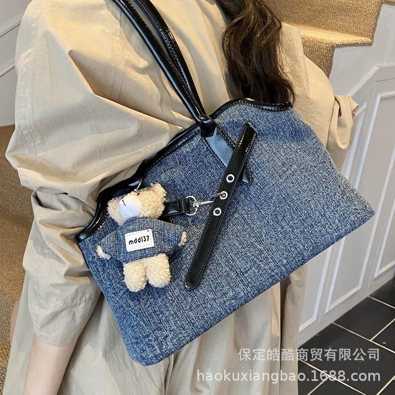 Denim bag women's large capacity 2025 new autumn and winter versatile simple shoulder college student class commuting tote bag