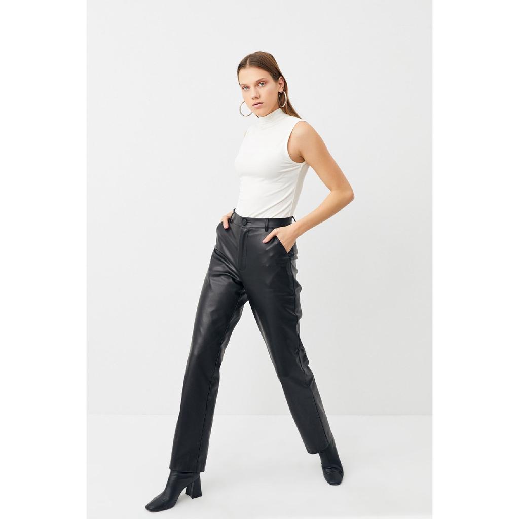 Dámské bílé tělo bez rukávů