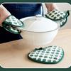 Efficient Heatproof Oven Mitts With Double Layer Protections For Safe Handling Of Hot Pan Trays And Dishes