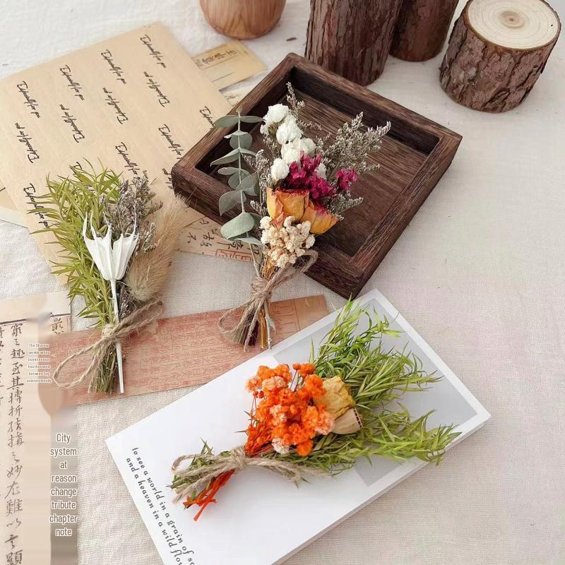 Mini Dried Flower Bouquet: Natural Air-Preserved Flowers Gift Box for DIY Decor and Handmade Ornaments.