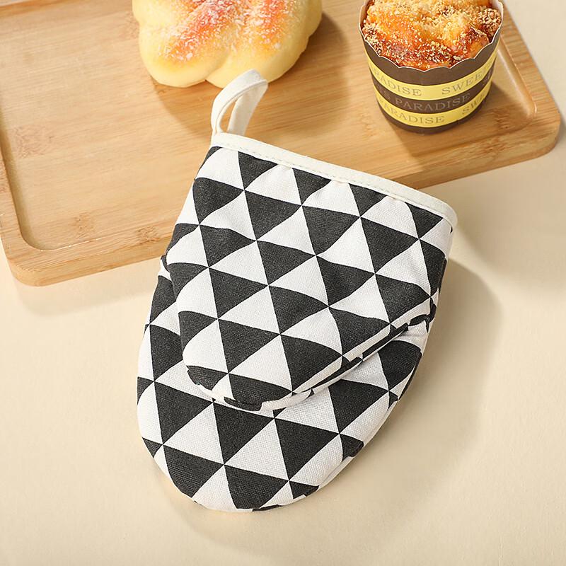 

ZISIZ Heat Resistant Oven Mitt Clips One Size