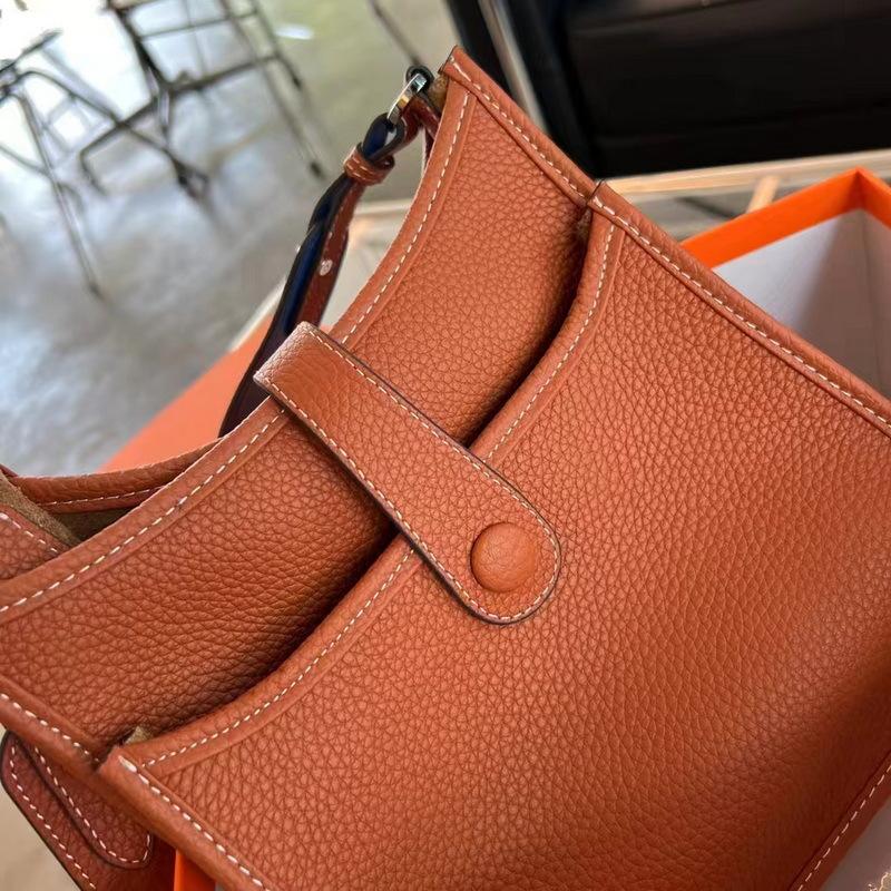 2026 New Top Layer Cowhide TOGO Leather Color Blocked 22 Yi F Lin Bag Unisex Crossbody Cross-border