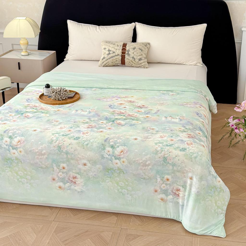 Cool Silk Summer Quilt: Lightweight, Breathable, Ideal for Home or Dorm Use