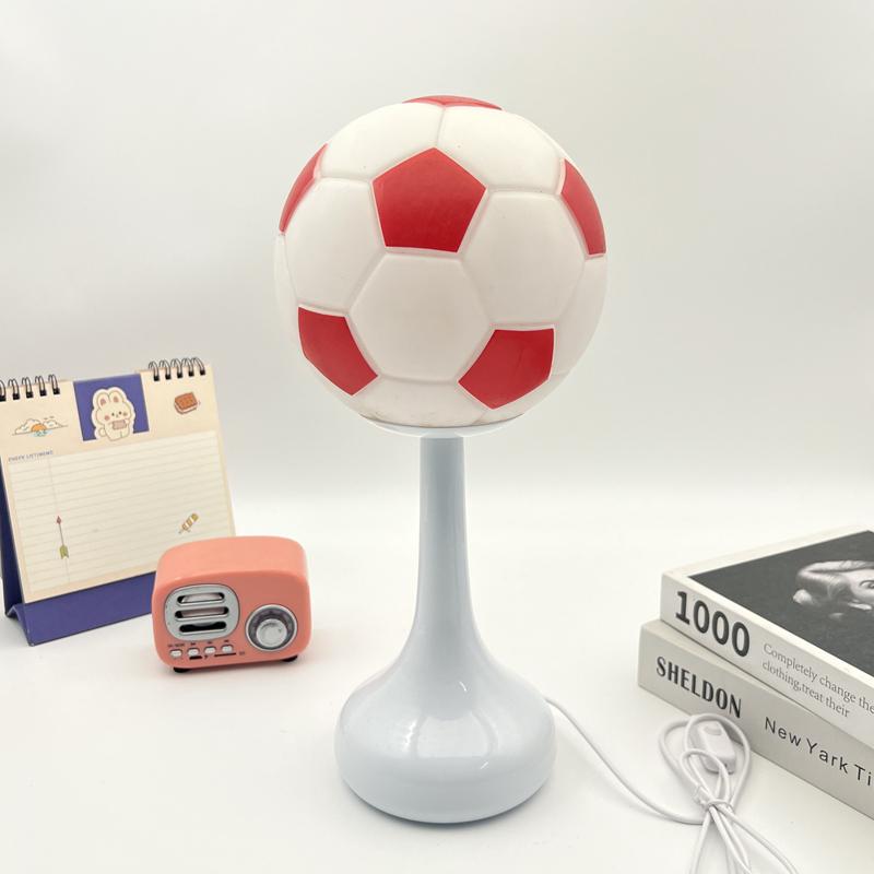 

Светодиодная стеклянная настольная лампа в виде футбольного мяча, украшение для спальни мальчика, декор интерьера, окружающий дизайн, ориентированный на орнамент, ночник USB Plug