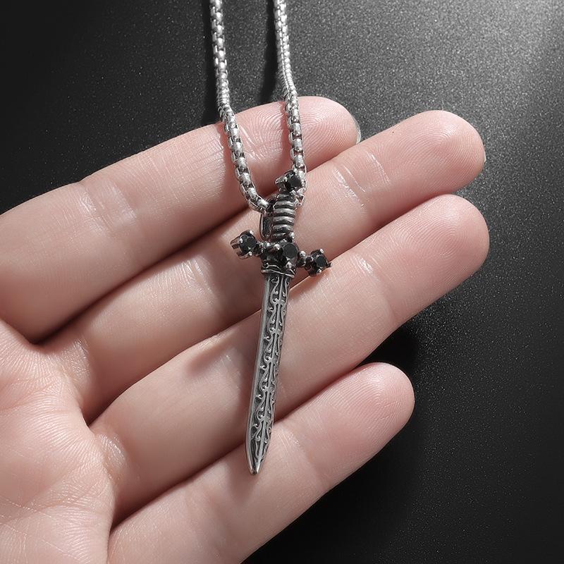 European and American Style New Titanium Steel Jewelry Retro Pattern Cross Pendant Pendant Pendant Necklace