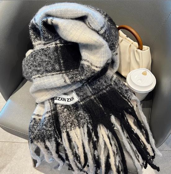 Korean atmosphere Mohair plaid plush scarf women's 1116 autumn and winter warm atmosphere couple scarf