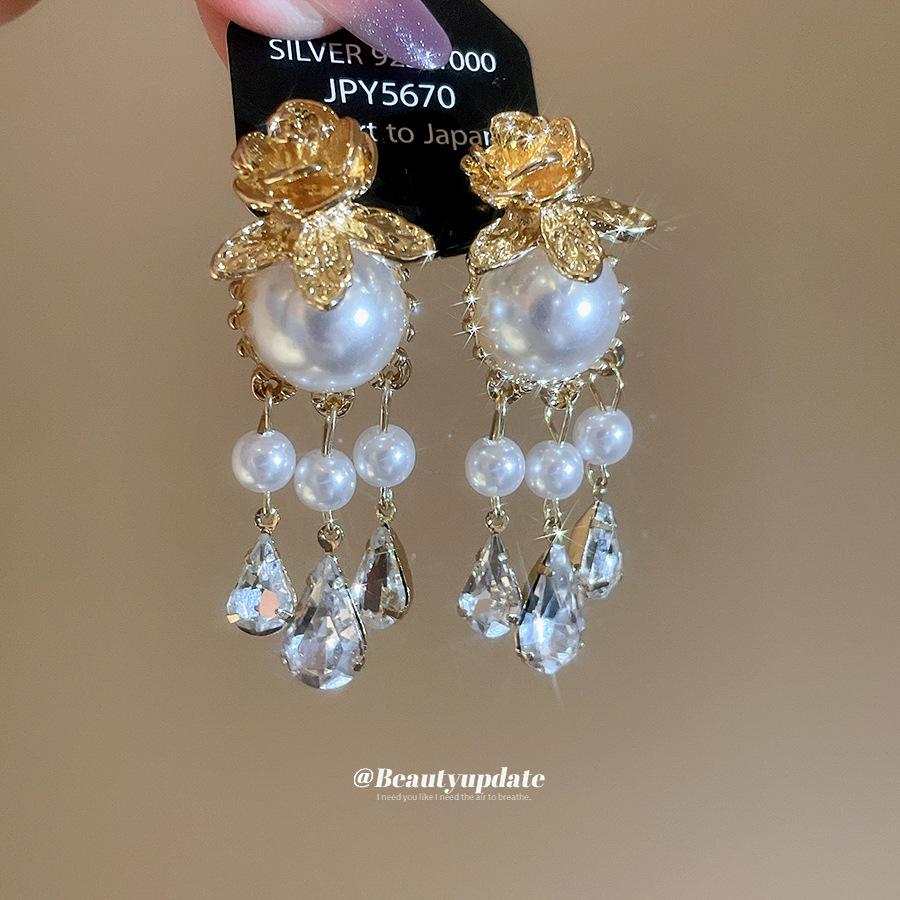 Elegant Retro Multi-layered Necklace with Rhinestones, Resin Pearls, and Beaded Flowers for Women