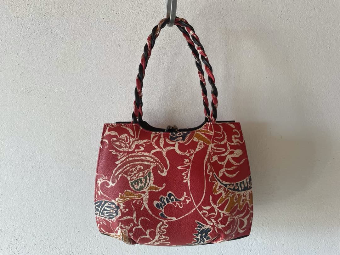 

[USED] Extremely traditional craftsmanship, Yuzen dyeing, Takofu genuine leather dyed clasp bag, Japanese clothing, kimono