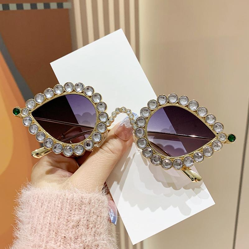 Diamond Studded Small Frame Cat Eye Y2k Sunglasses High-end Luxury Ball Metal Sunglasses Retro New Peacock Glasses 81064