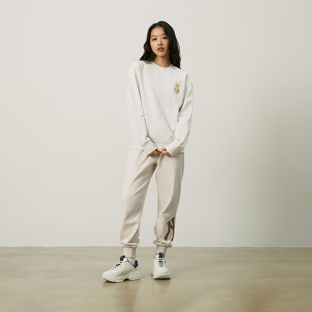 New MLB New York Yankees Heart Collection 24FW Early Autumn Pullover Crew Neck Sweatshirt Unisex Cream 3AMTH9144-50CRS