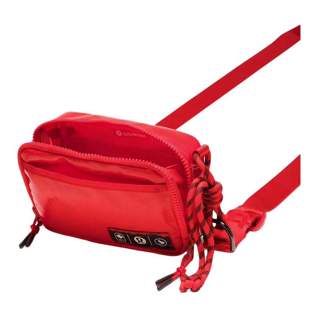 Lululemon Team Canada Future Heritage 1.5L Solid Design Crossbody Bag Unisex bags Red LU9DIKS-032258