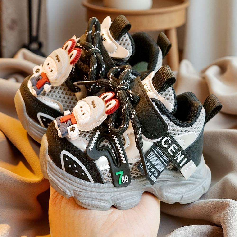 Toddler Shoes: New Soft-Sole Non-Slip Cartoon Baby Shoes for Ages 1-2, Breathable for Spring and Autumn.