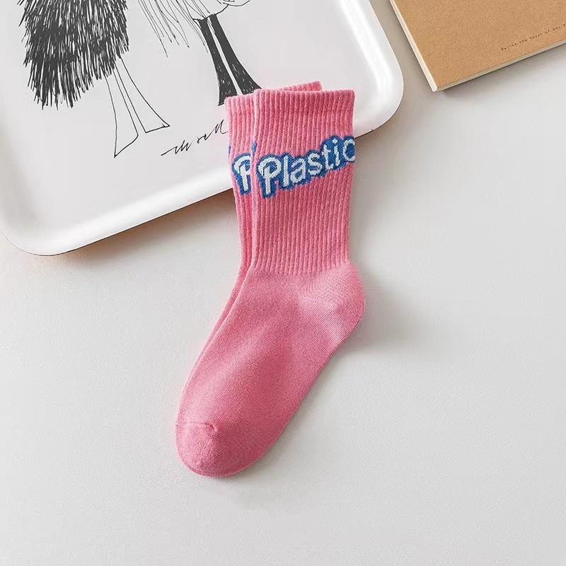 Women Mid-Calf Socks with Strawberry Pattern Ribbed Knit Soft Comfortable Casual Daily Wear Suitable for Various Outfits and Seasons