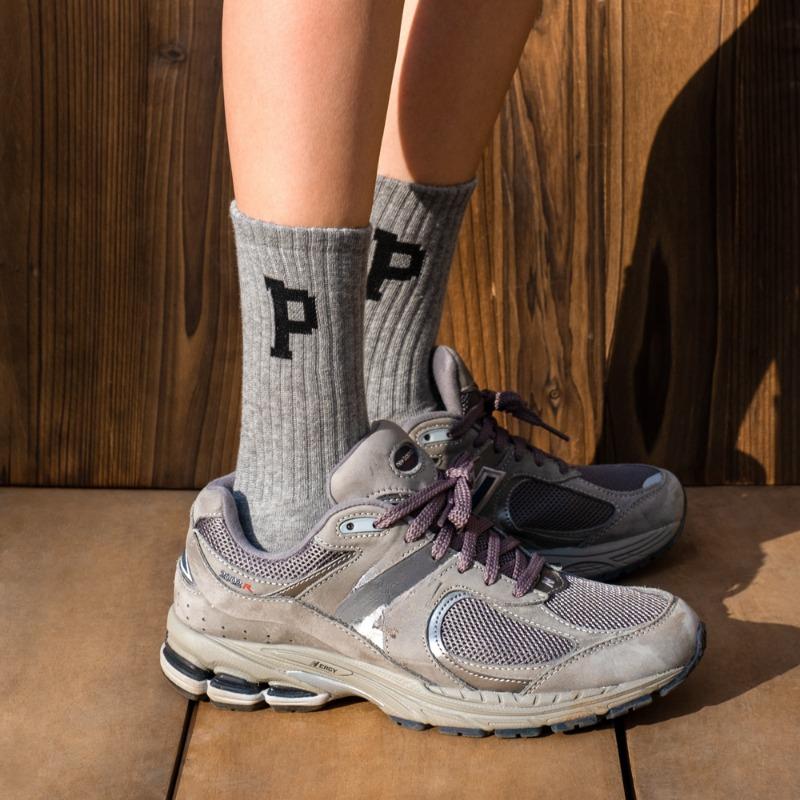 

Spring and Autumn Workwear Style for Both Men and Women, Trendy and Versatile Mid-calf Sports Socks with Letters, Women s Mid-calf Socks 1 pair чорний