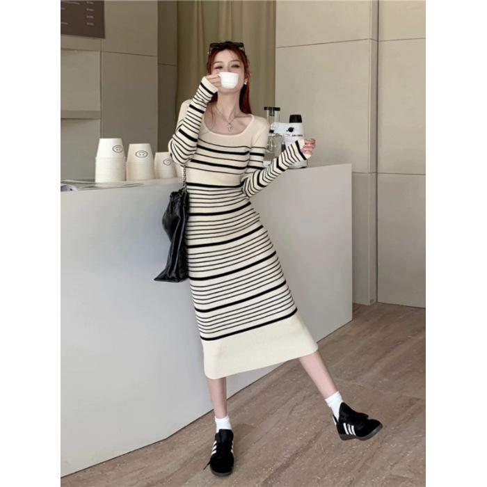 2026 Autumn/Winter Slim-Fit Striped Knit Midi Dress with Long Sleeves - French Style